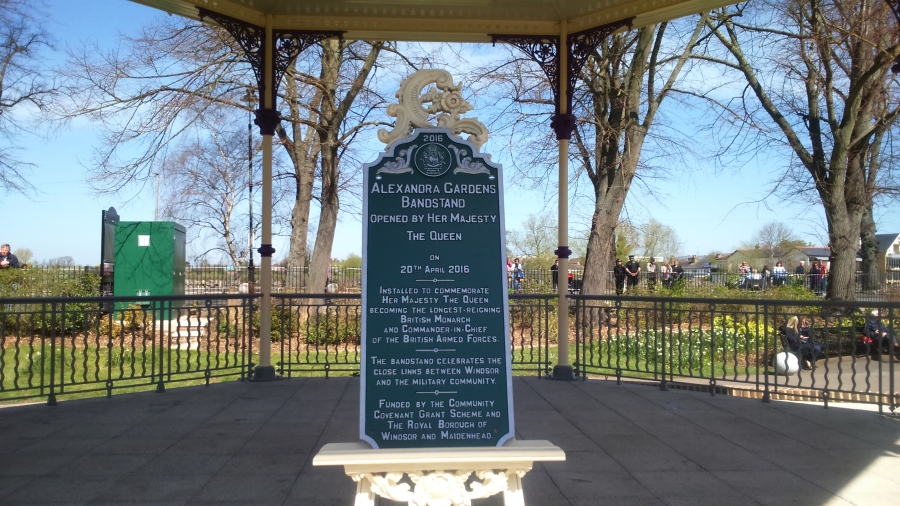 alexandra gardens bandstand plaque #queenat90